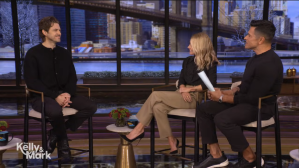 Live Kelly & Mark に出演